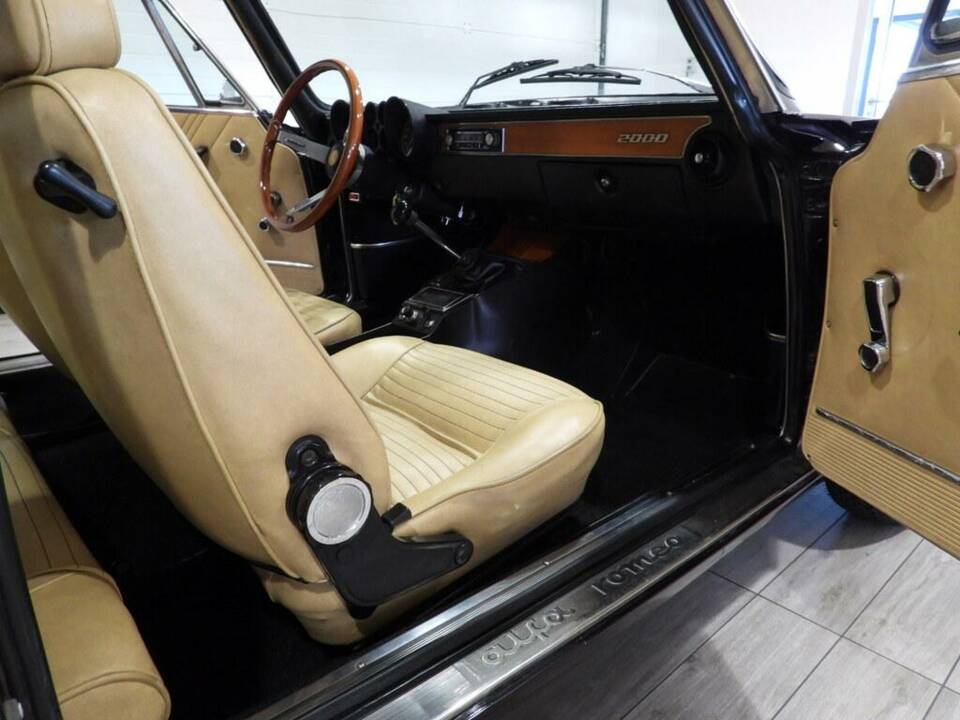 Image 9/15 of Alfa Romeo 2000 GT Veloce (1973)