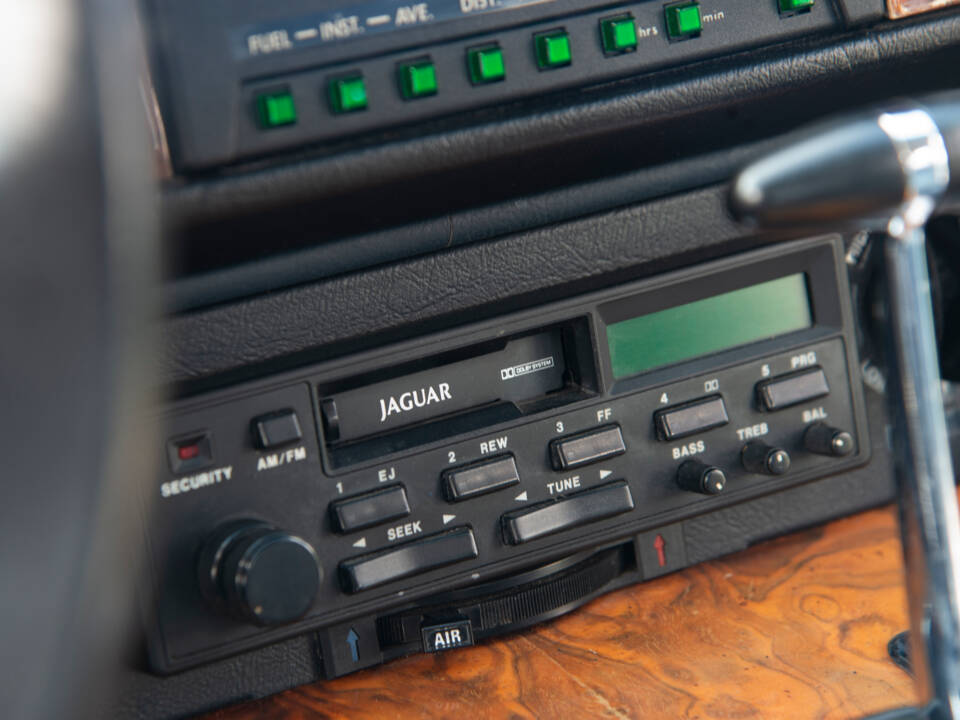 Image 32/39 of Jaguar XJS 5.3 V12 (1989)
