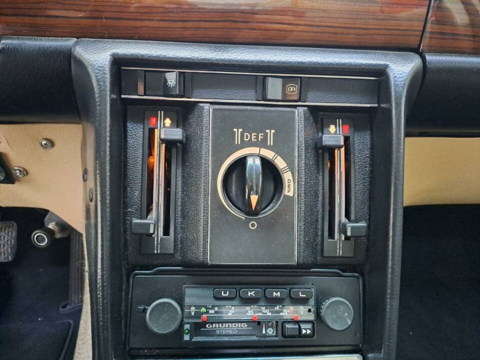 Bild 32/47 von Mercedes-Benz 280 SE (1976)