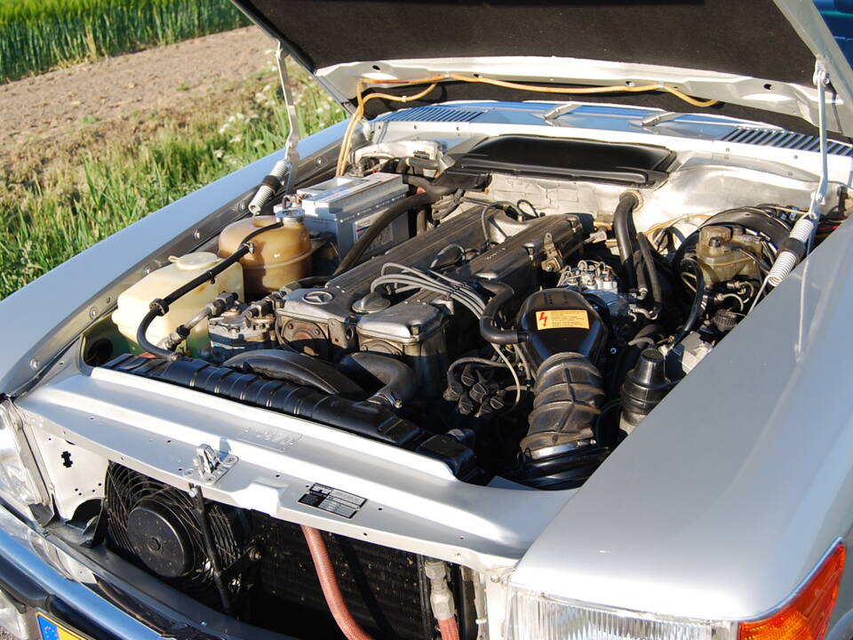 Image 48/87 of Mercedes-Benz 280 SL (1982)