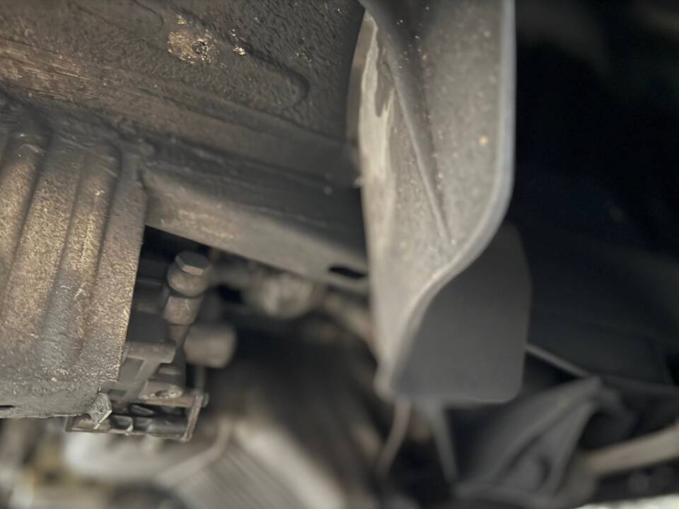 Bild 42/47 von BMW 528i (1986)