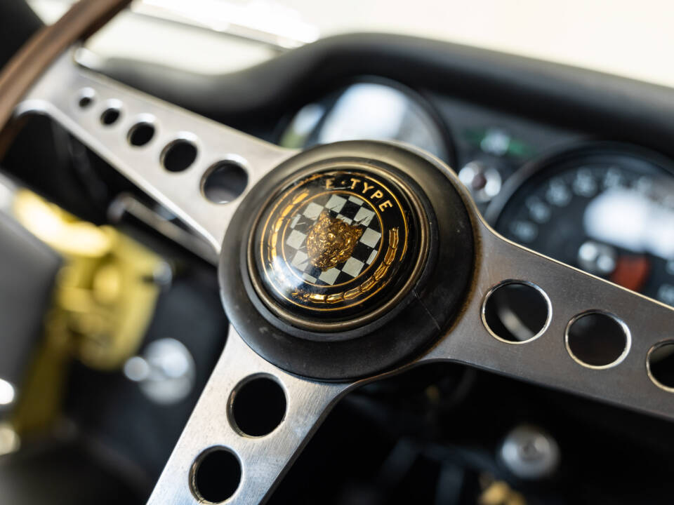 Immagine 11/32 di Jaguar E-Type (1969)