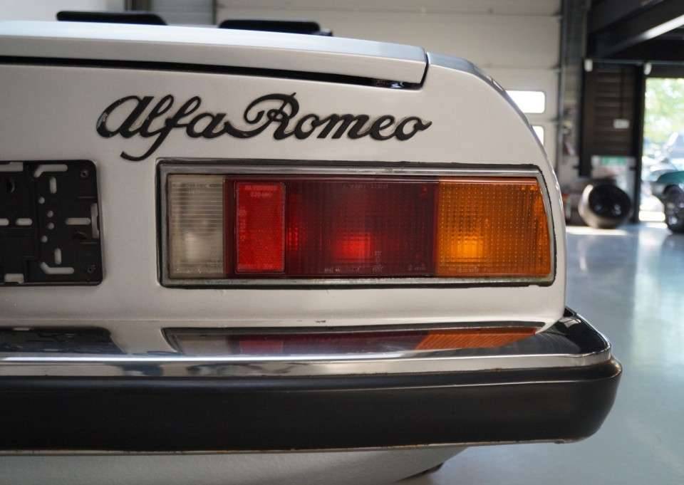 Bild 36/49 von Alfa Romeo 1600 Spider (1979)