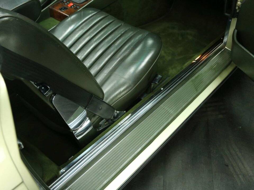Imagen 25/50 de Mercedes-Benz 380 SL (1984)