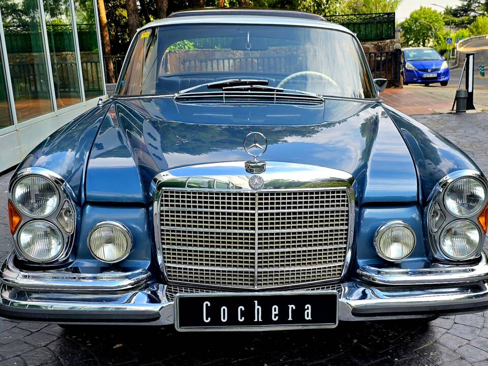 Image 2/34 of Mercedes-Benz 280 SE (1970)