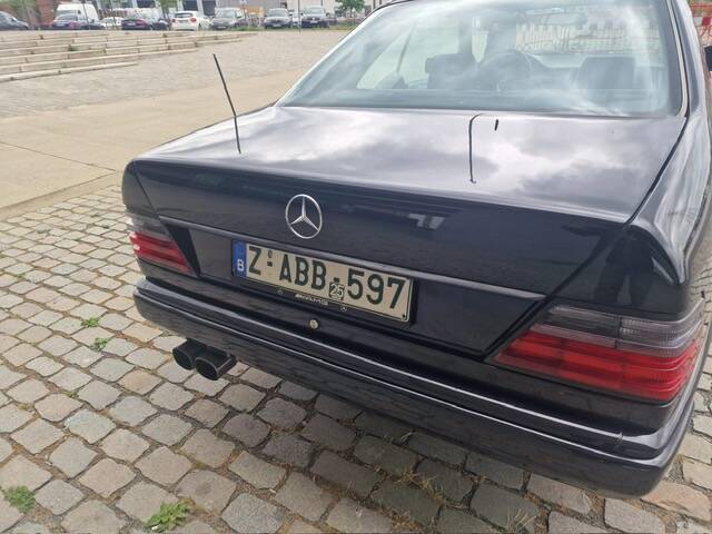Image 3/6 of Mercedes-Benz 230 CE (1988)