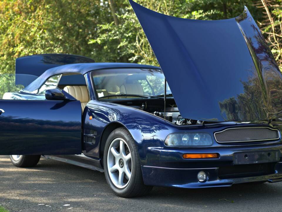 Immagine 7/50 di Aston Martin V8 Volante (1998)