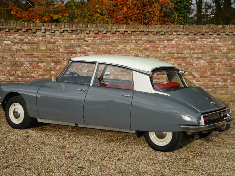 Image 3/50 of Citroën D Spécial (1967)