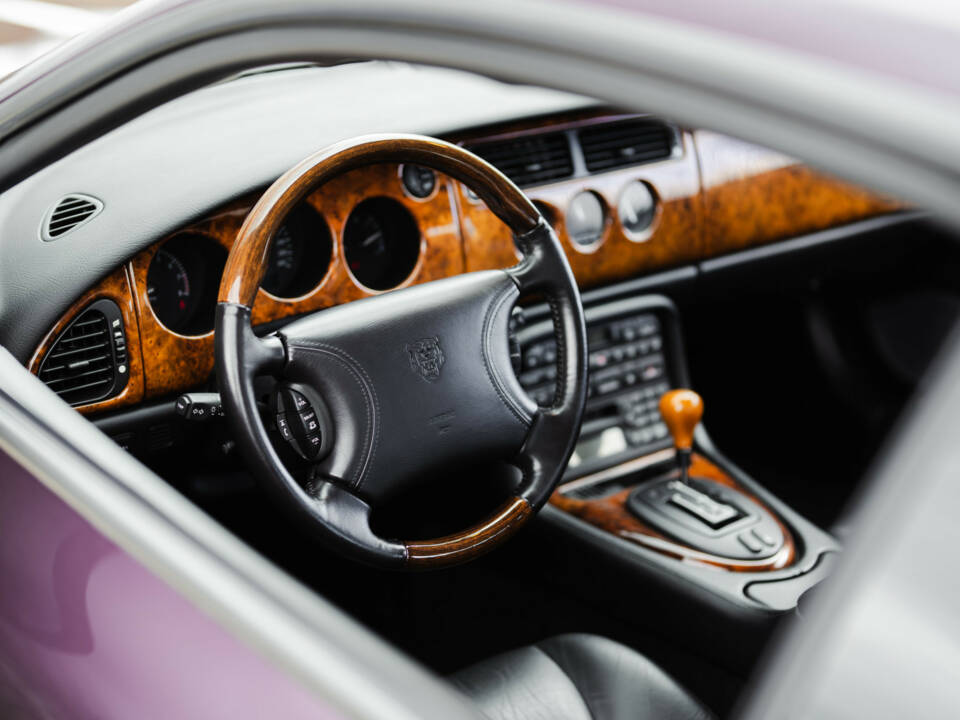 Imagen 29/36 de Jaguar XK8 4.0 (1999)