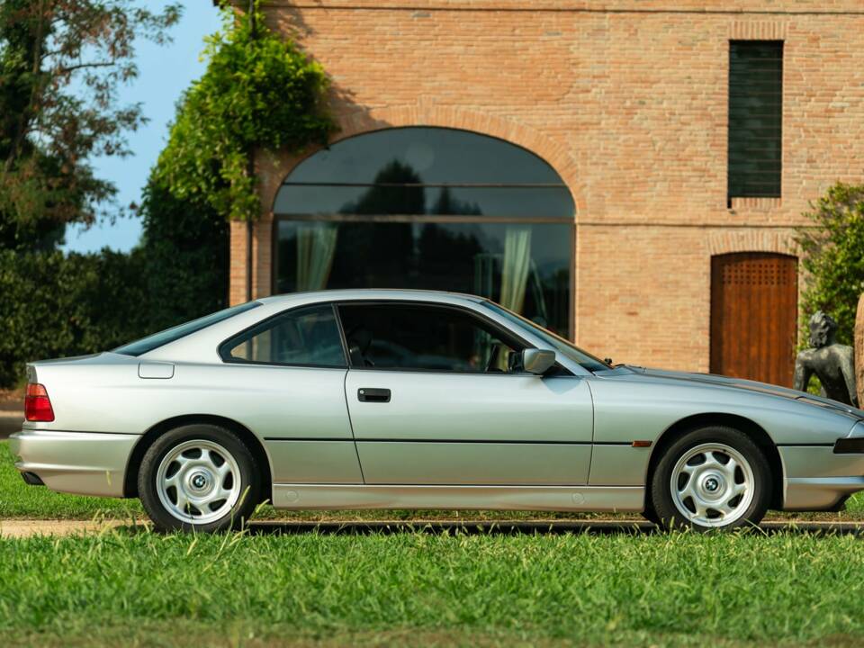 Image 12/50 de BMW 850i (1990)