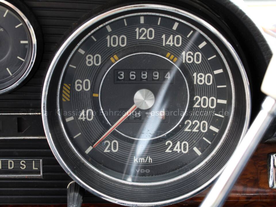 Image 14/35 de Mercedes-Benz 300 SEL 3.5 (1971)