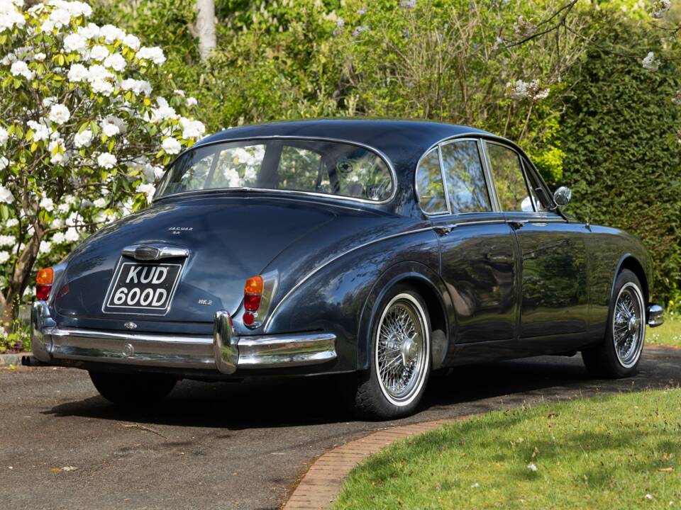 Image 3/50 de Jaguar Mk II 3.8 (1966)