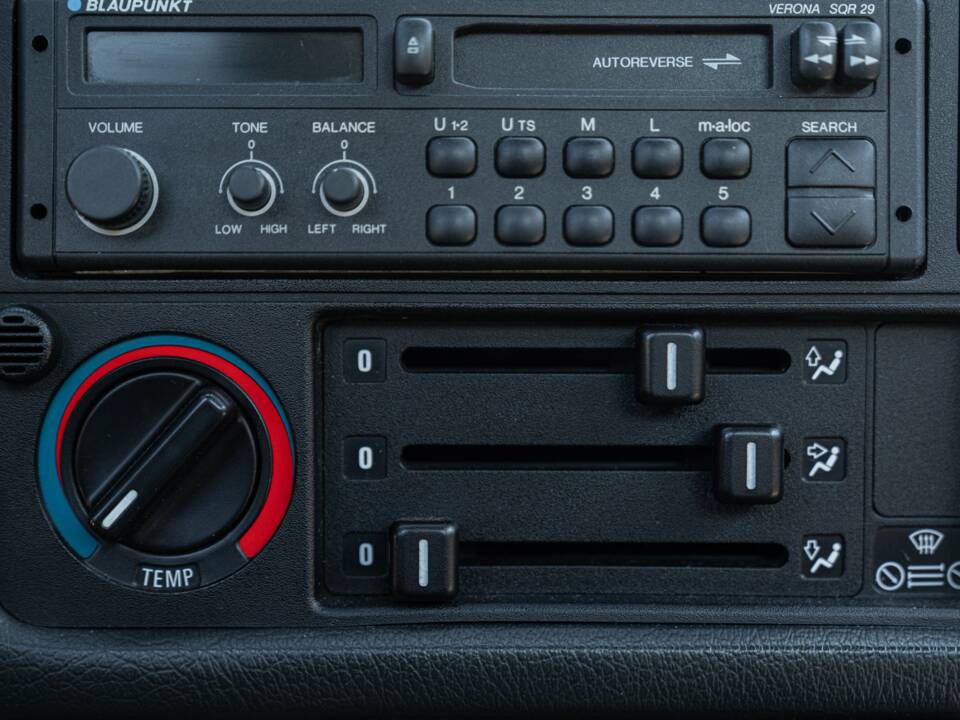 Image 40/50 of BMW 320i (1989)