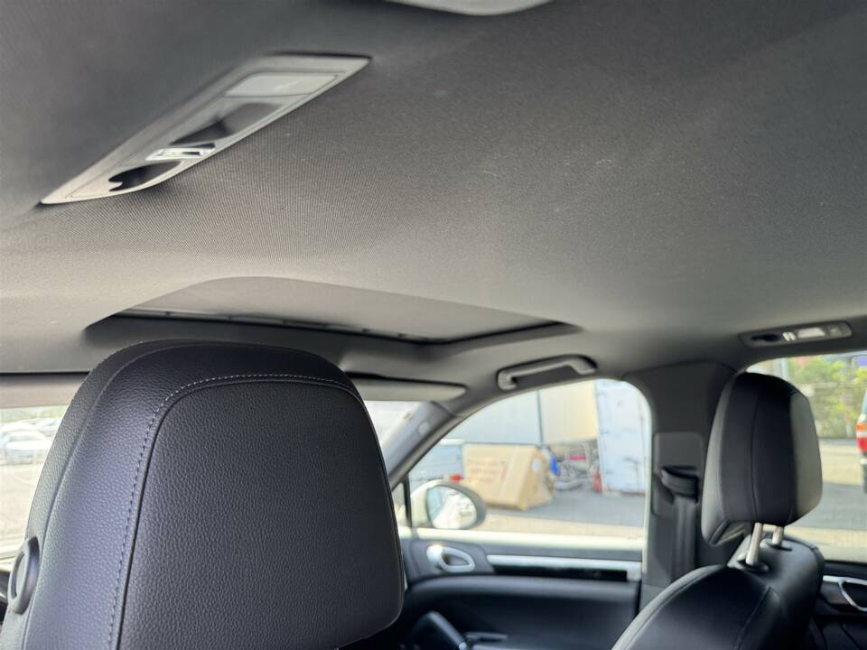 Bild 34/61 von Porsche Cayenne S (2010)