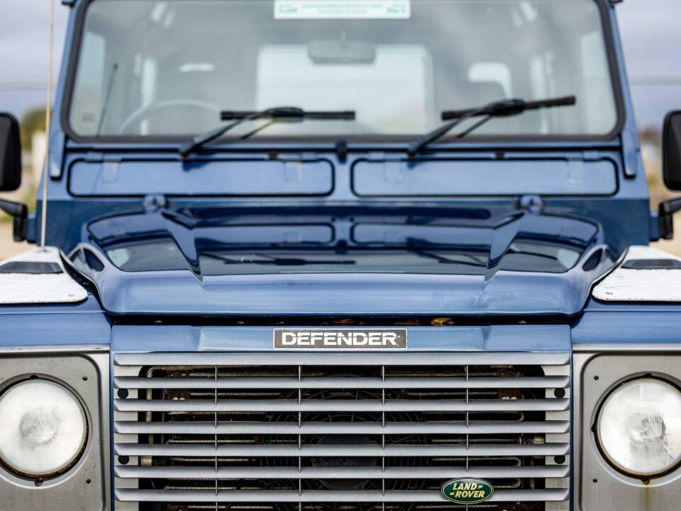 Image 18/41 of Land Rover Defender 90 (2004)