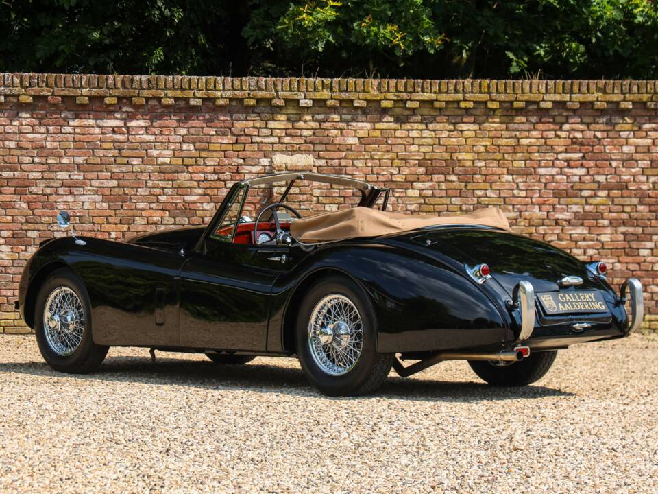 Immagine 2/50 di Jaguar XK 120 DHC (1953)
