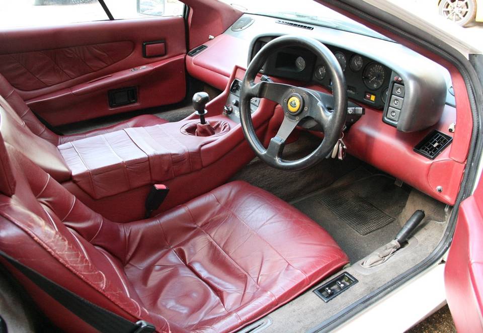 Image 10/12 de Lotus Esprit Turbo HC (1988)