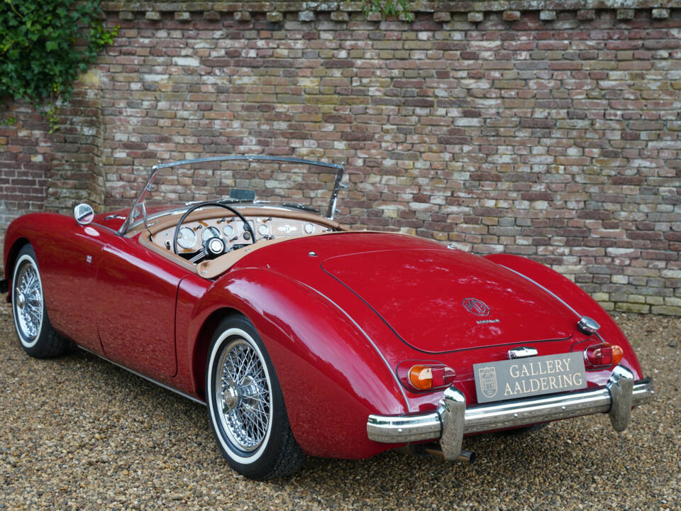 Image 11/50 of MG MGA 1600 (1962)