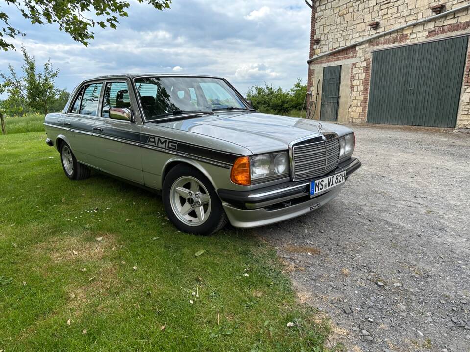 Imagen 2/9 de Mercedes-Benz 230 E (1982)
