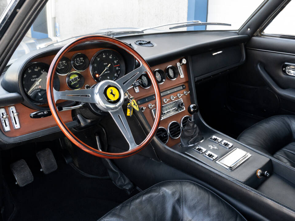 Image 26/69 of Ferrari 365 GT 2+2 (1969)
