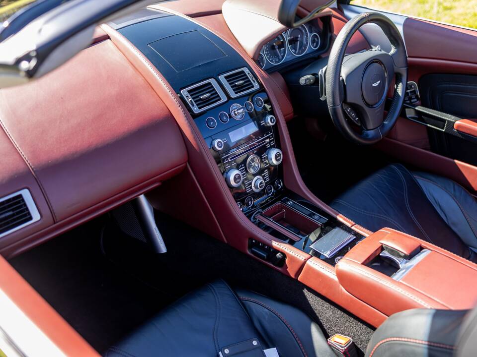 Image 15/39 of Aston Martin DBS Volante (2011)