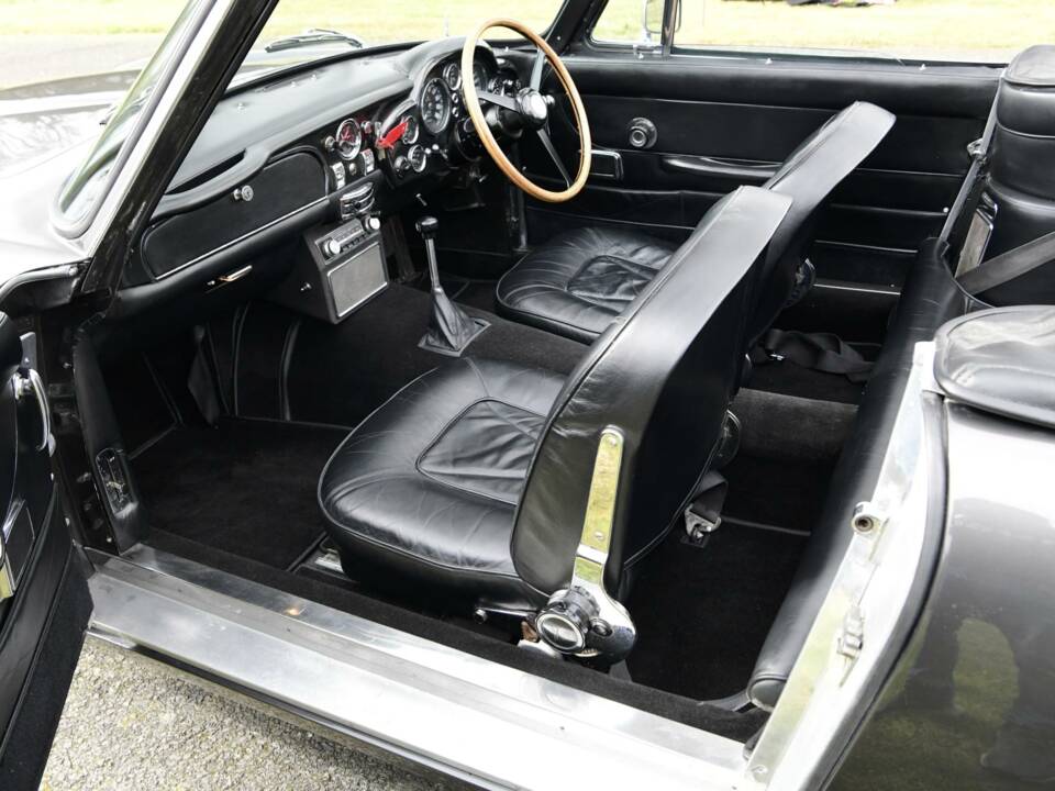 Bild 48/50 von Aston Martin DB 6 Vantage Volante (1969)