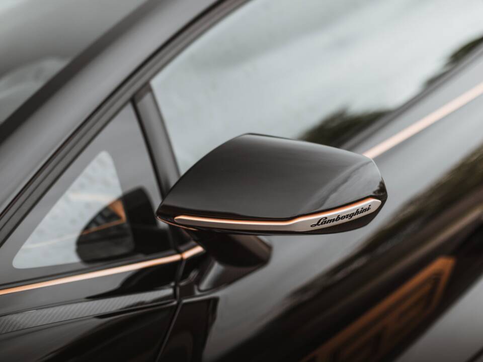 Image 67/68 of Lamborghini Sián FKP 37 (2021)