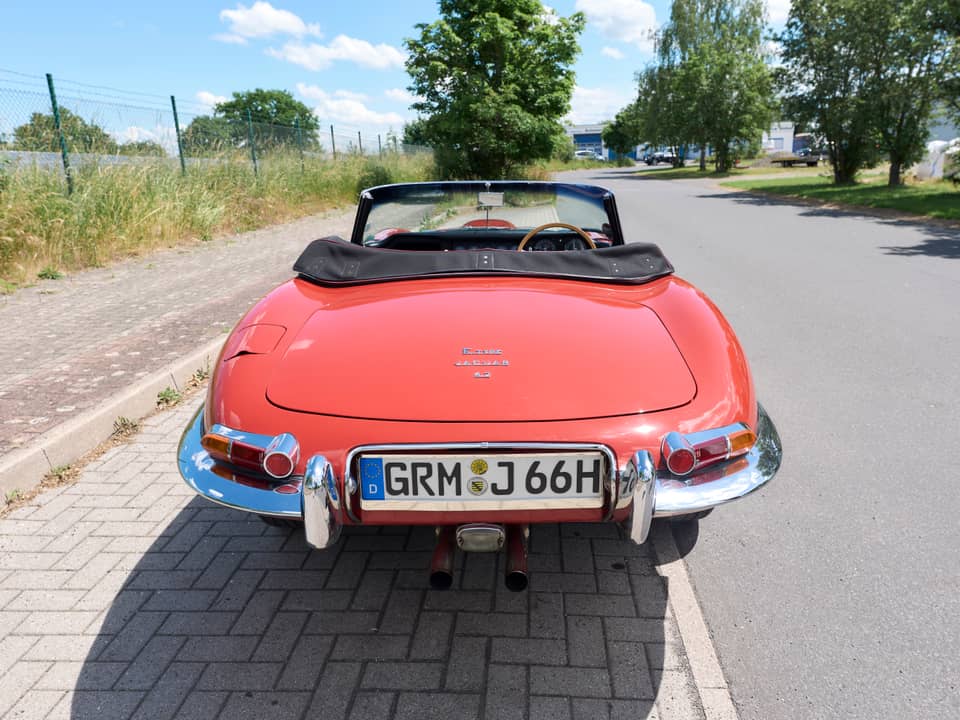 Image 8/80 of Jaguar E-Type 4.2 (1966)