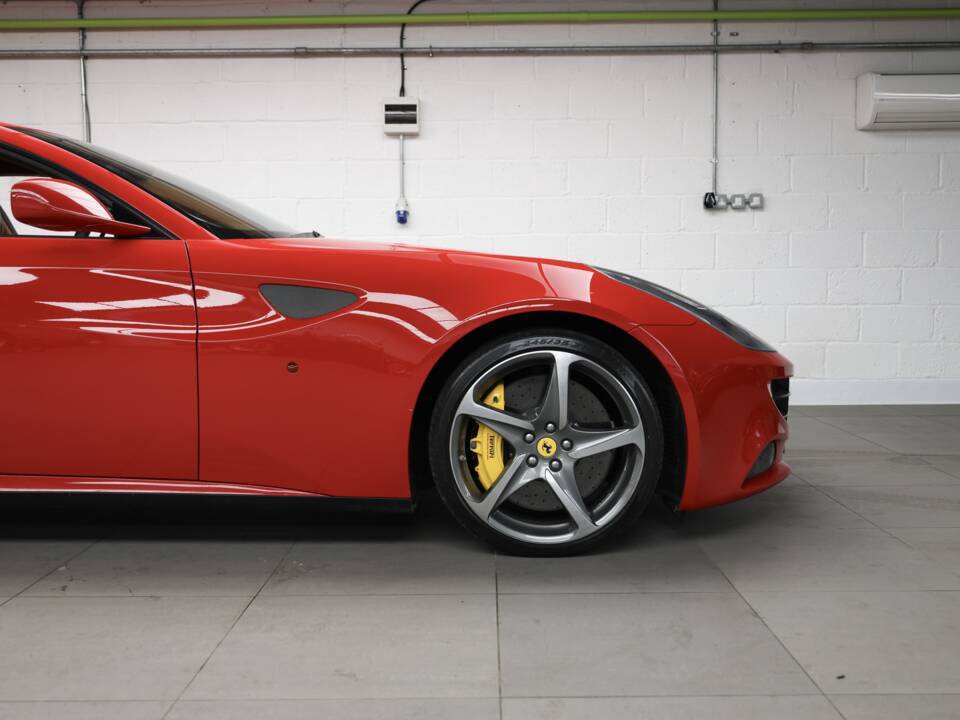Immagine 11/50 di Ferrari FF (2011)