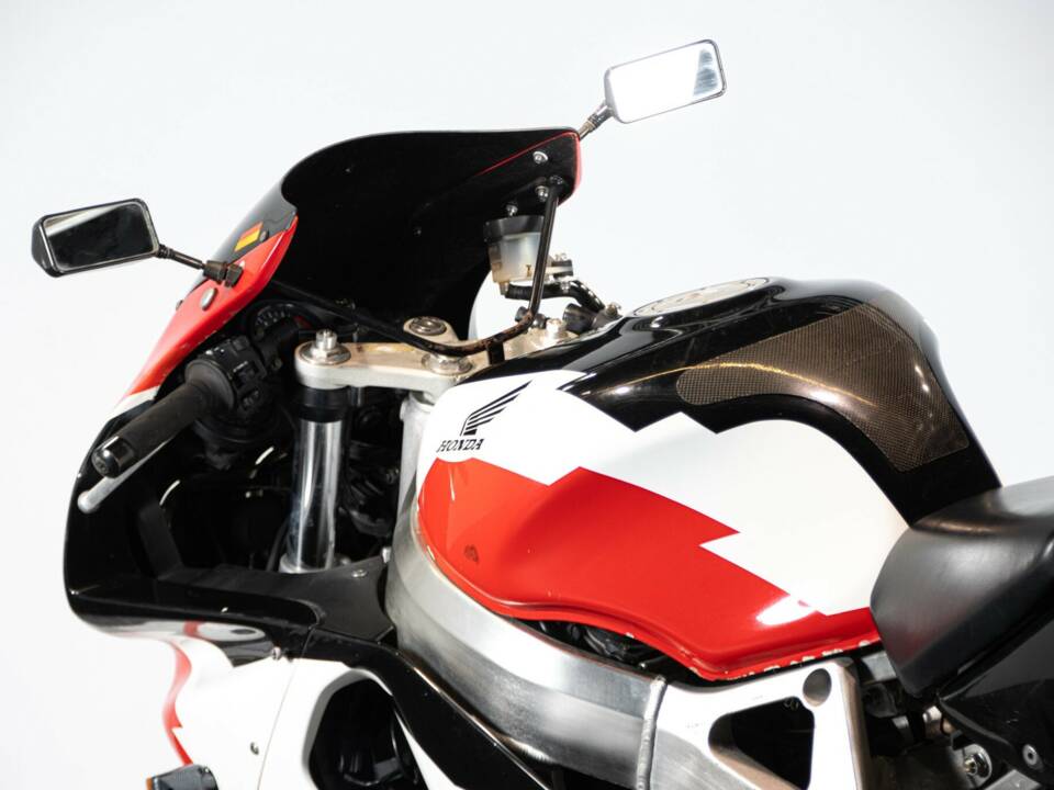 Imagen 20/44 de Honda CBR 900RR Fireblade (1999)