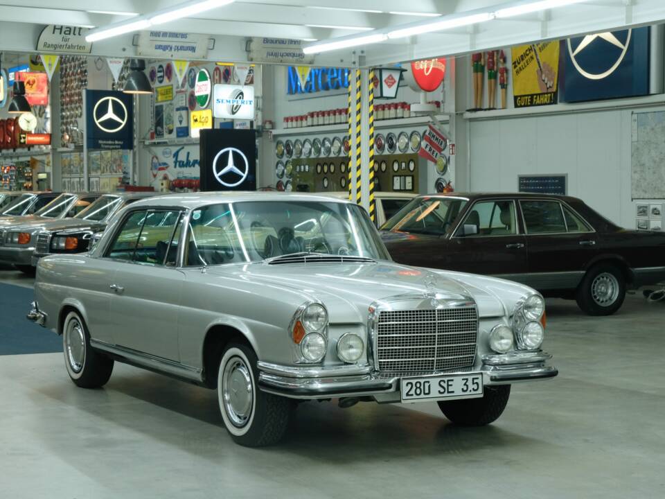 Image 16/50 of Mercedes-Benz 280 SE 3,5 (1970)