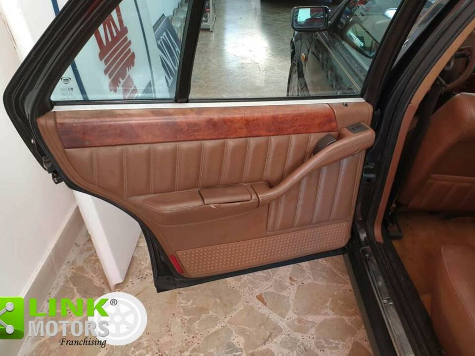 Afbeelding 33/50 van Lancia Thema 8.32 (1989)