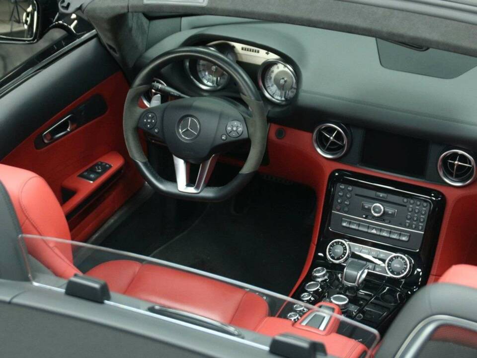 Image 18/30 of Mercedes-Benz SLS AMG Roadster (2012)