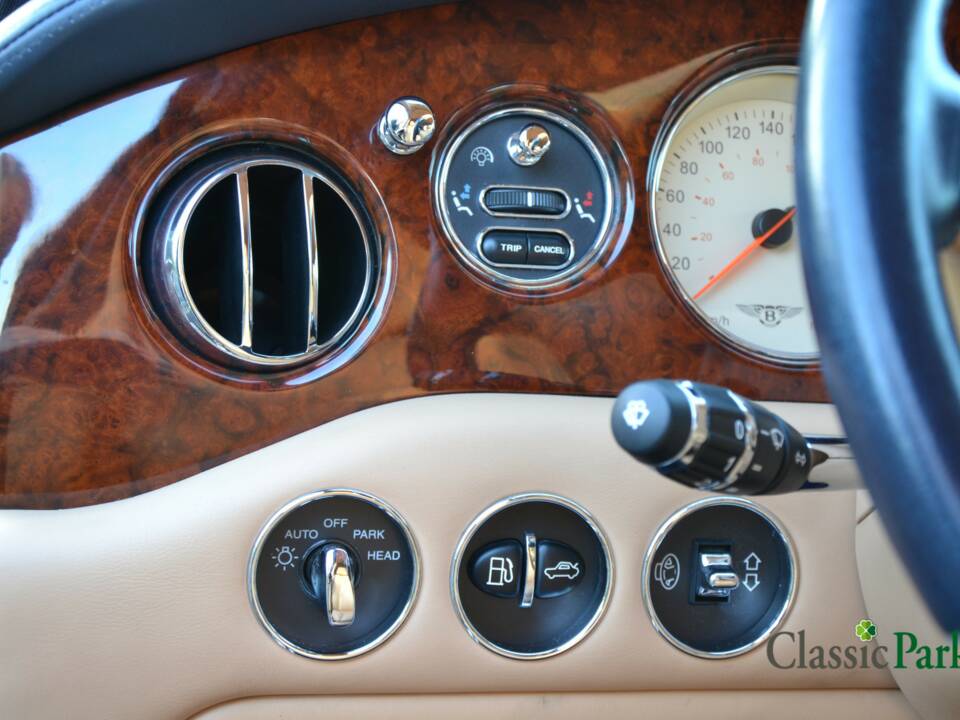 Bild 49/50 von Bentley Arnage Red Label (2002)