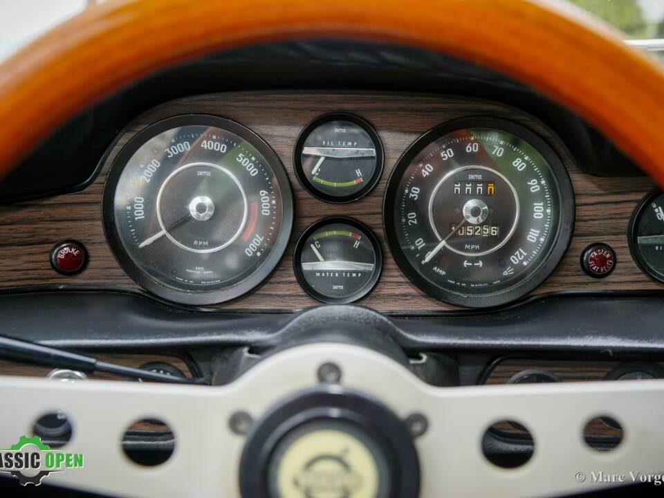 Image 5/34 of Volvo 1800 ES (1972)