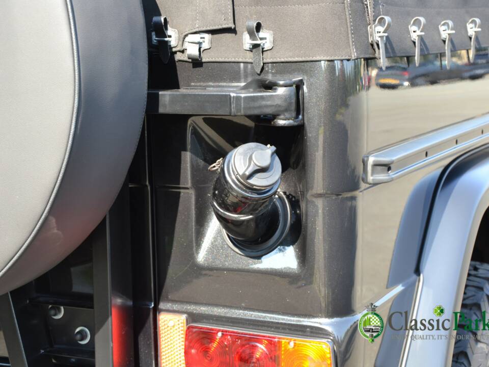 Immagine 44/49 di Mercedes-Benz 230 GE (lang) (1991)