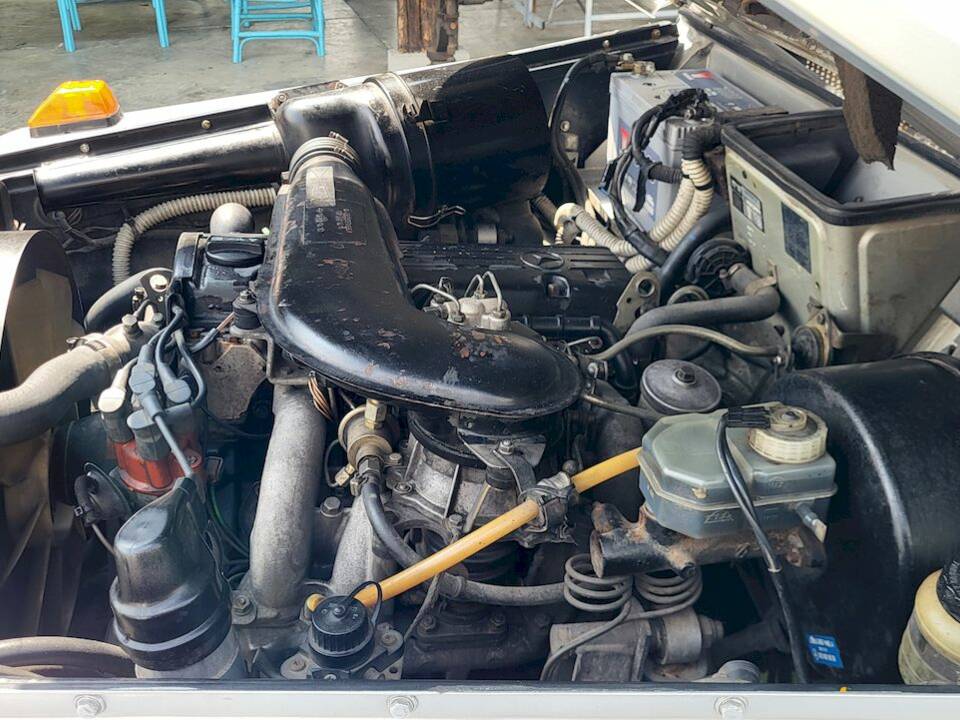 Image 49/55 of Mercedes-Benz 200 GE (SWB) (1990)