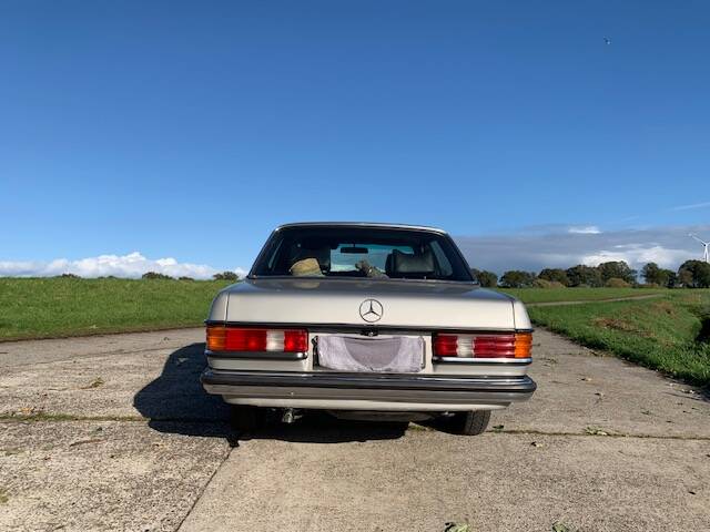 Image 5/23 de Mercedes-Benz 300 D (1981)