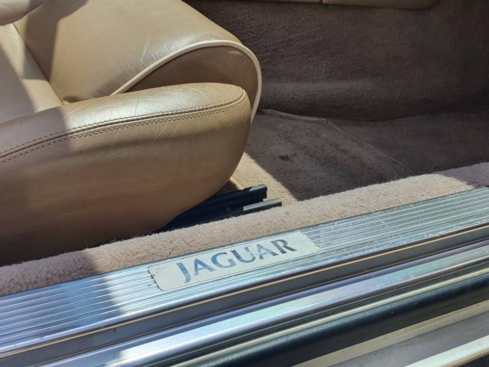 Image 33/35 de Jaguar XJS 6.0 (1995)