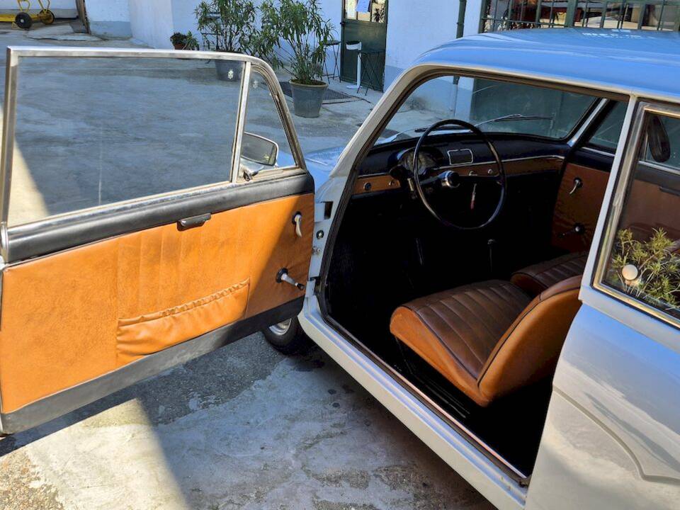 Image 14/43 of Autobianchi Bianchina Panoramica (1969)