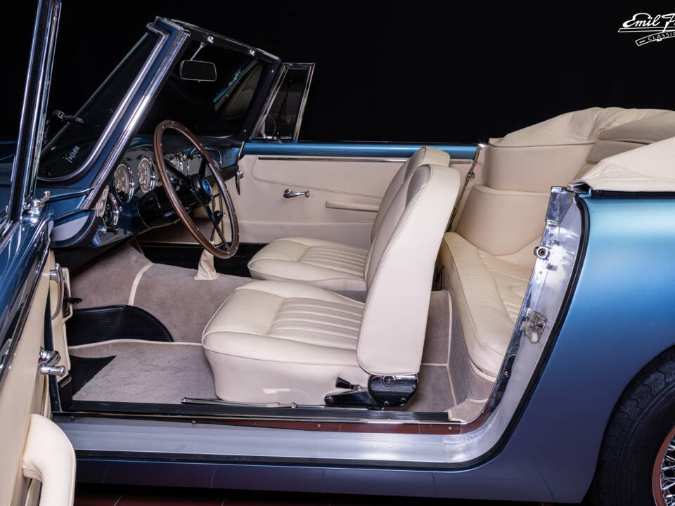Imagen 7/8 de Aston Martin DB 4 Convertible Vantage (1962)