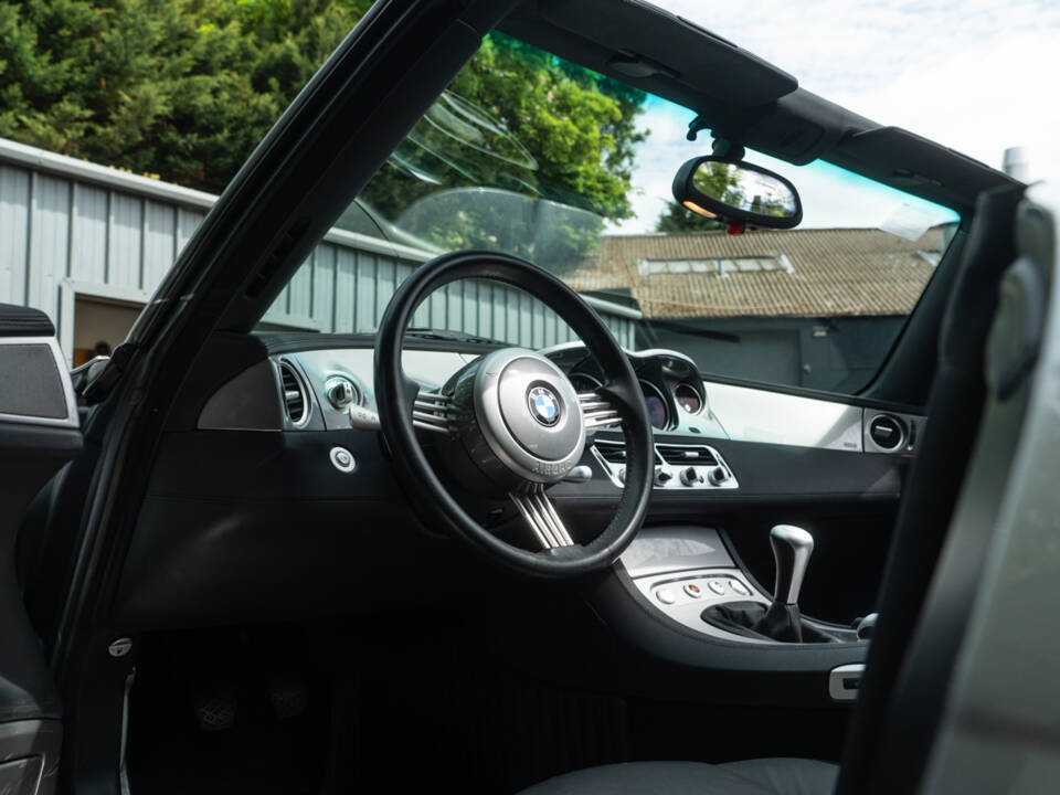 Image 31/53 of BMW Z8 (2001)