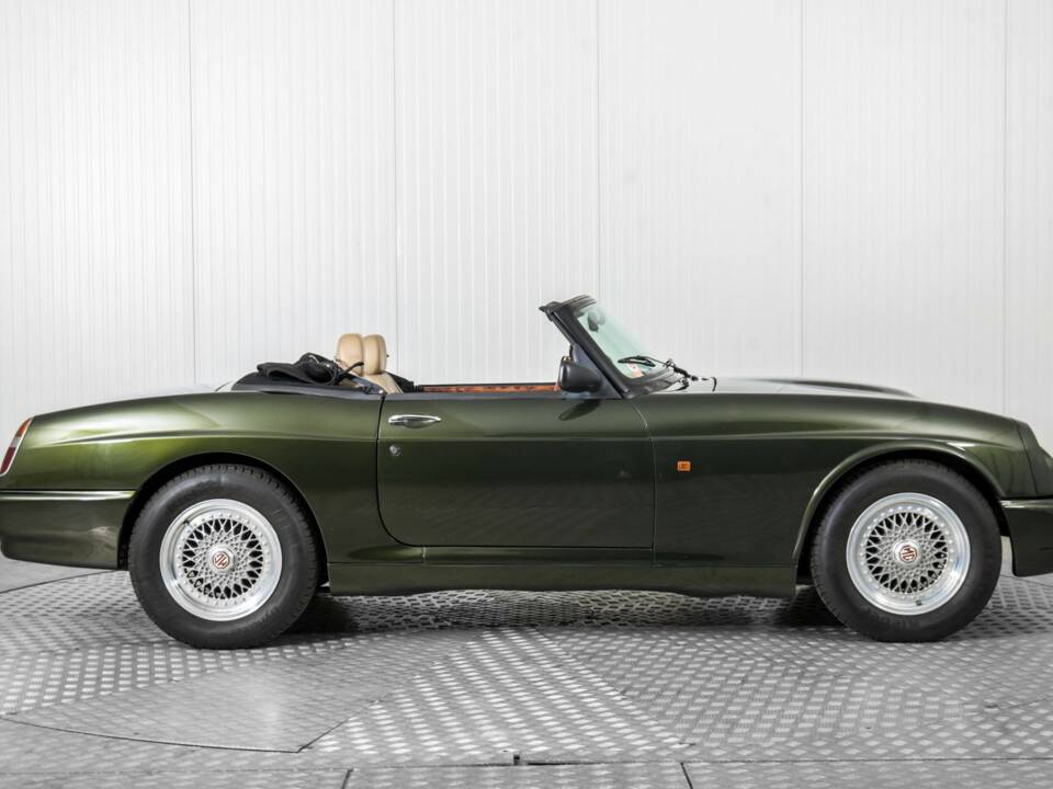 Immagine 10/50 di MG RV8 (1994)