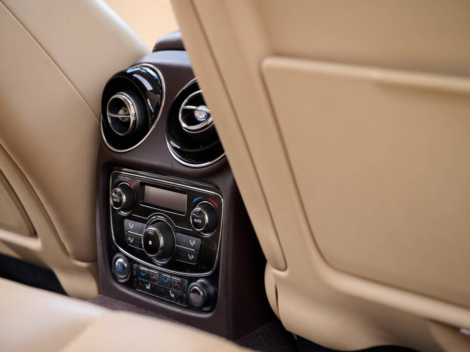 Bild 49/50 von Jaguar XJ 5.0 (2010)