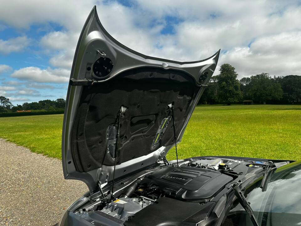 Image 35/46 of Jaguar XKR (2010)