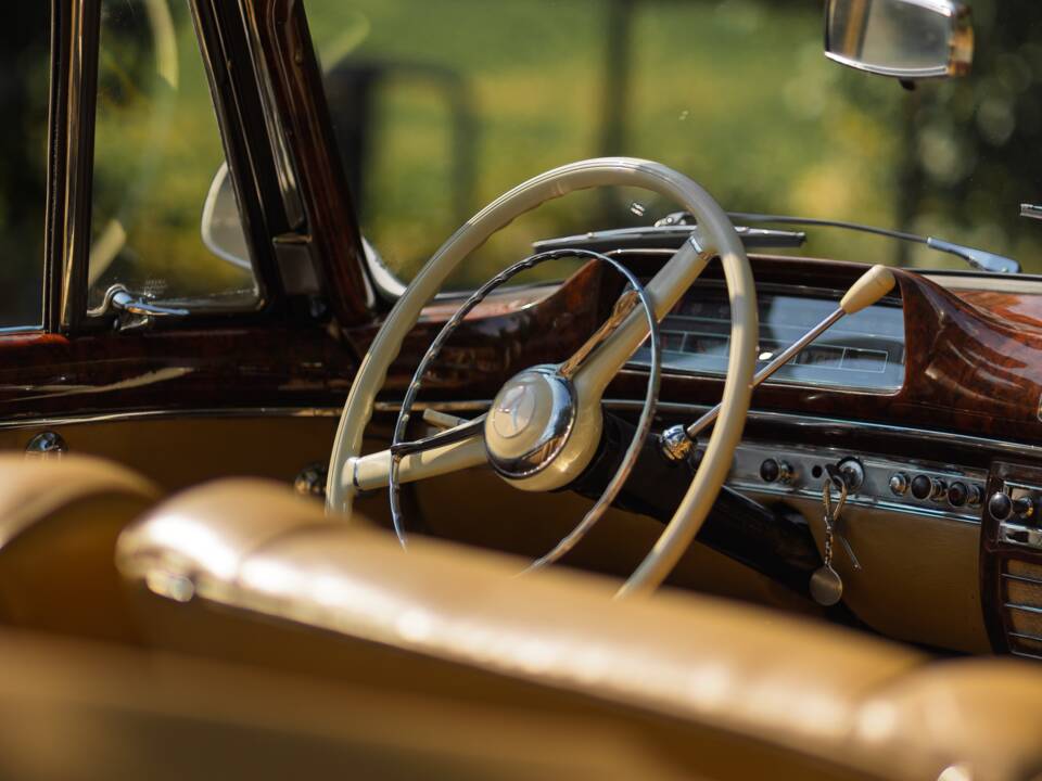 Image 8/13 of Mercedes-Benz 220 S Cabriolet (1957)