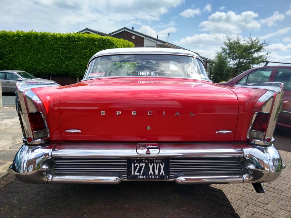 Afbeelding 4/52 van Buick Special Riviera Coupé (1958)