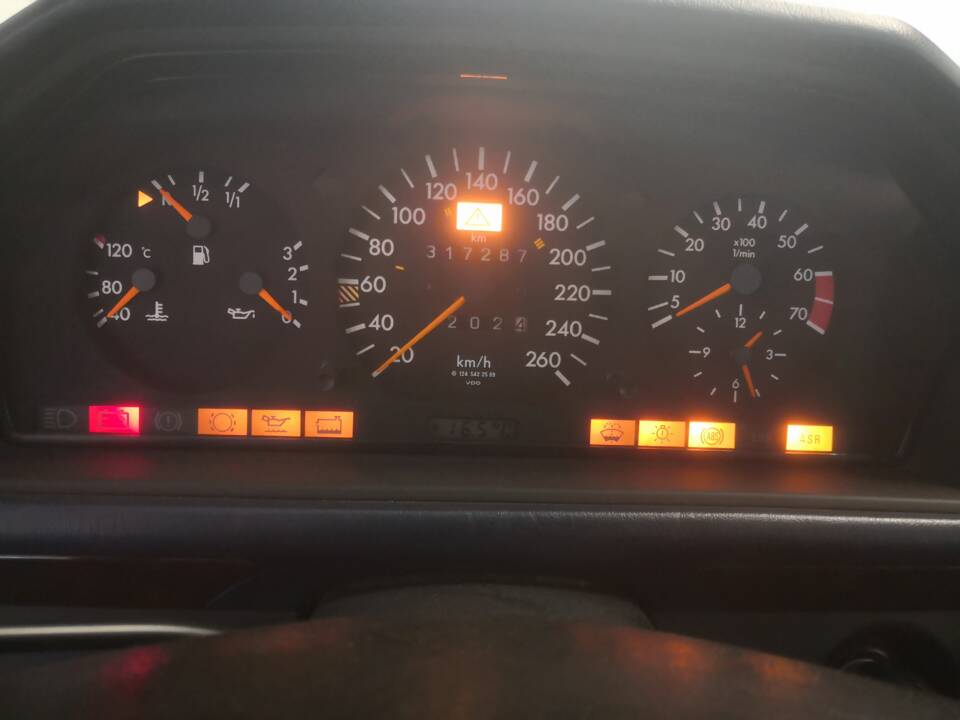 Bild 16/19 von Mercedes-Benz E 420 (1994)