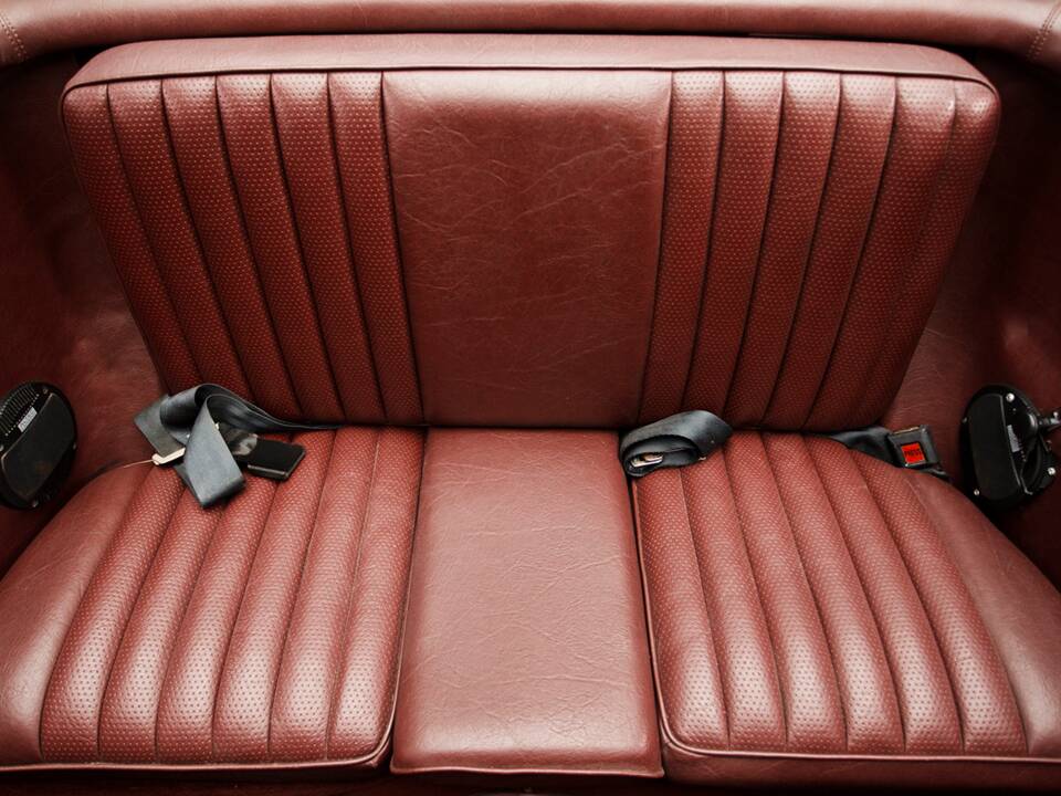 Image 27/48 of Mercedes-Benz 560 SL (1988)