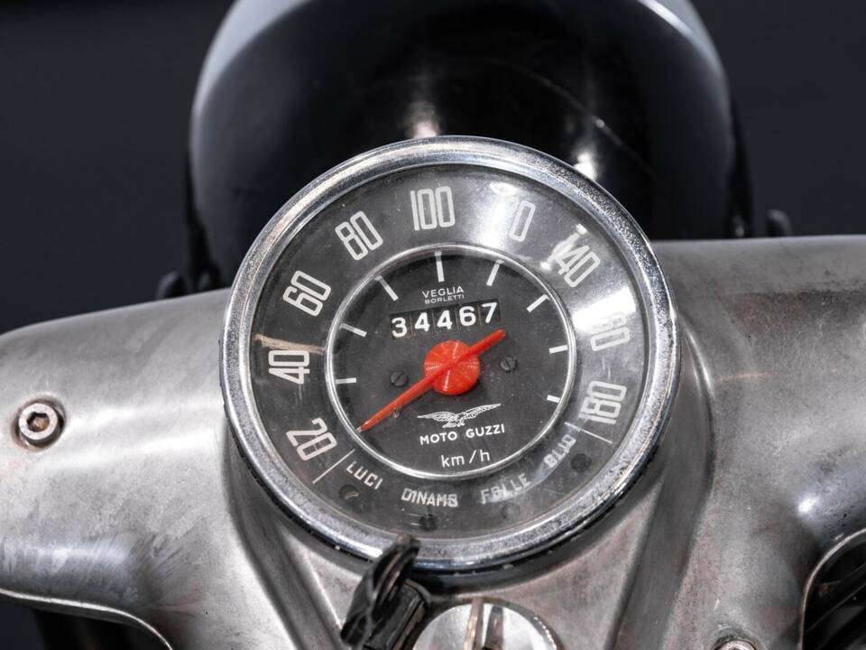 Immagine 17/30 di Moto Guzzi V 7 (1967)